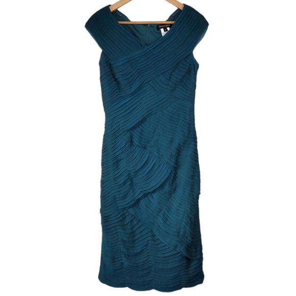 Tadashi Shoji 100% Silk Pleated Coquette Knee Length Dress Size 6 - Picture 1 of 16